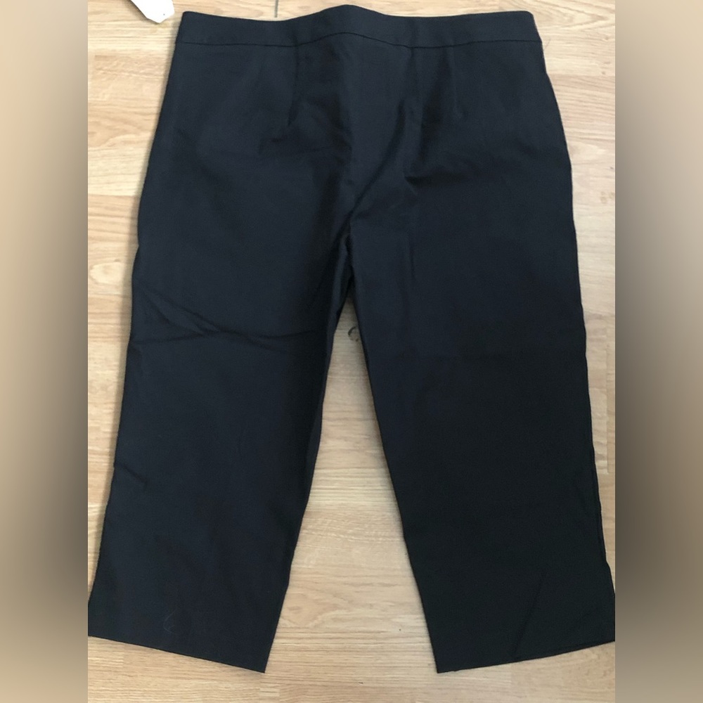 Time & Tru Black Capri Dress Pants/Trousers